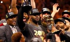 开云体育亚洲官网-包含爵士队主场胜，连续两战扳回一丢胜分的词条