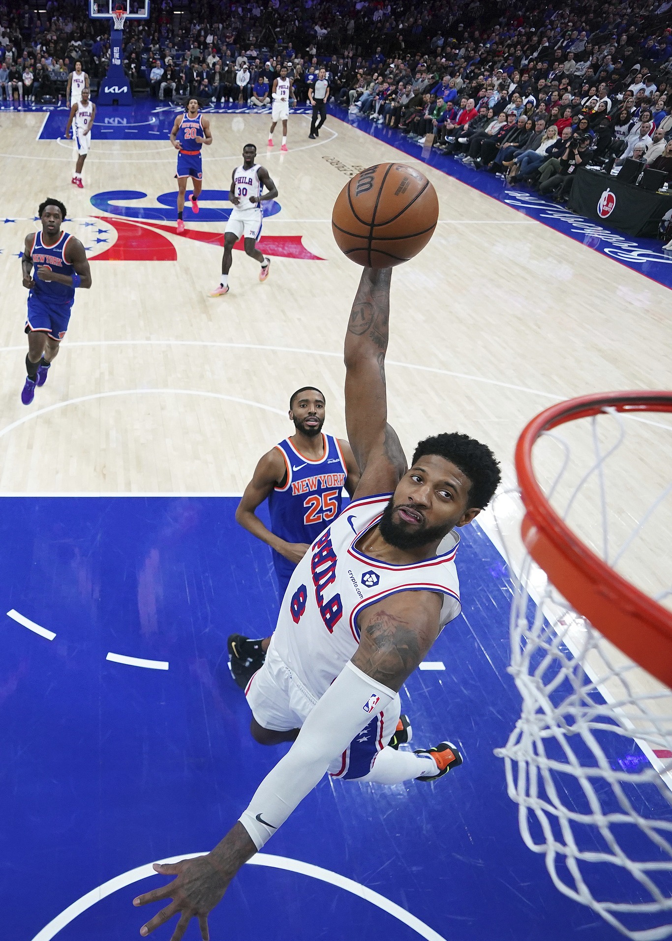 关于76人惊险取胜尼克斯,克劳福德砍下30+分的信息 关于76人惊险取胜尼克斯,克劳福德砍下30+分的信息