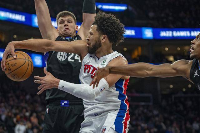 爵士击败鹈鹕,取得胜利 爵士击败鹈鹕,取得胜利