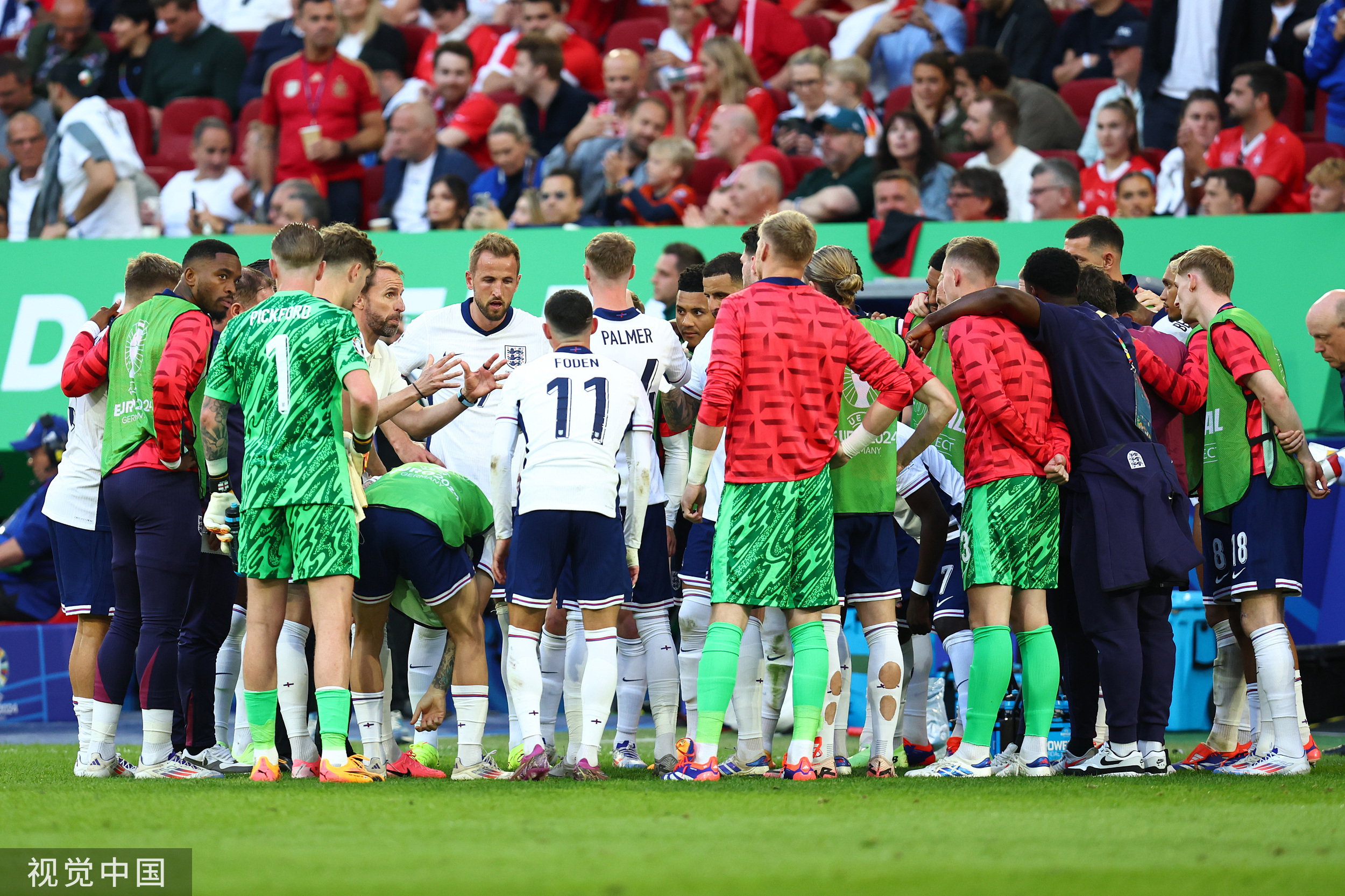 包含威尔士队客场不敌瑞士，欧洲杯预选赛晋级形势不利的词条