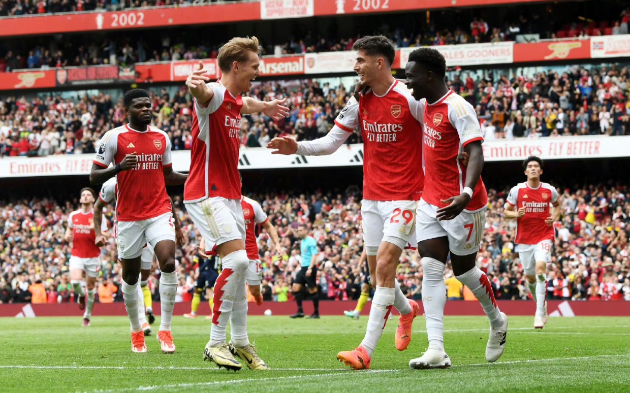 曼城大胜阿森纳,高居英超次席的简单介绍 曼城大胜阿森纳,高居英超次席的简单介绍