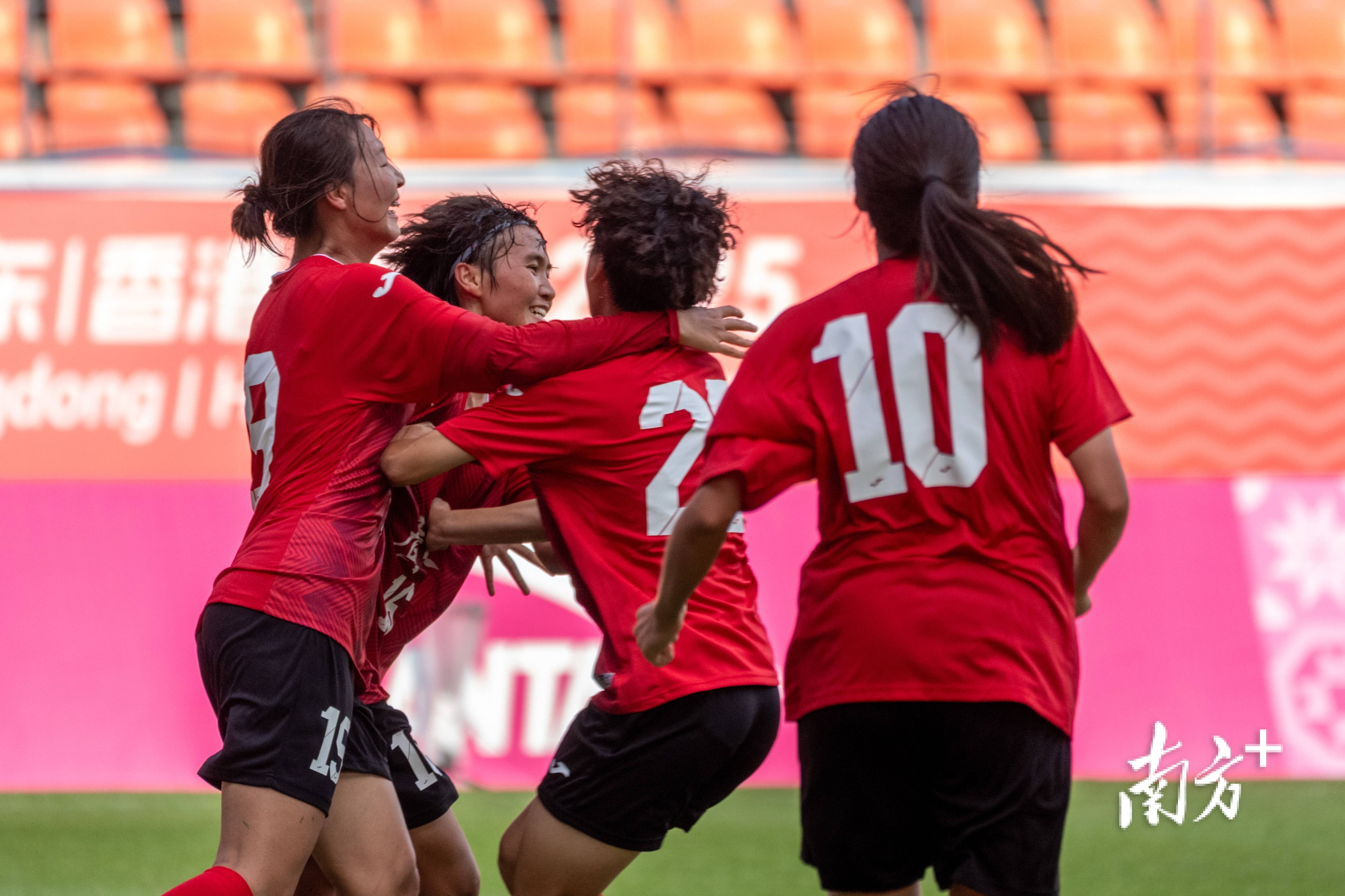 足球争霸赛事掀起观赛热潮,球员风采展现的简单介绍 足球争霸赛事掀起观赛热潮,球员风采展现的简单介绍